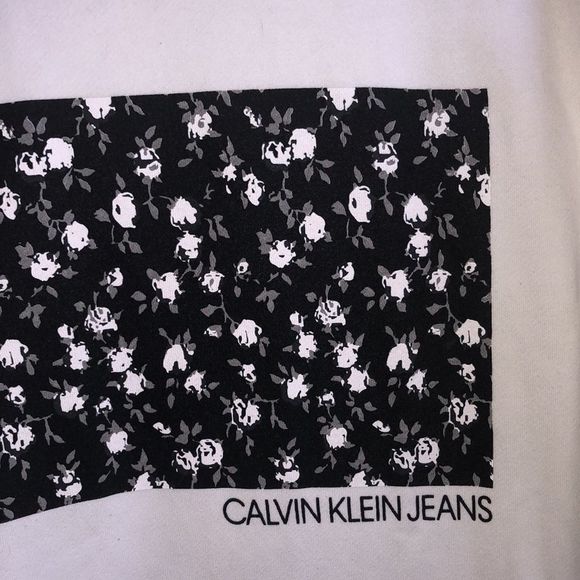 Calvin Klein Crewneck Rose White Sweater - Picture 2 of 8